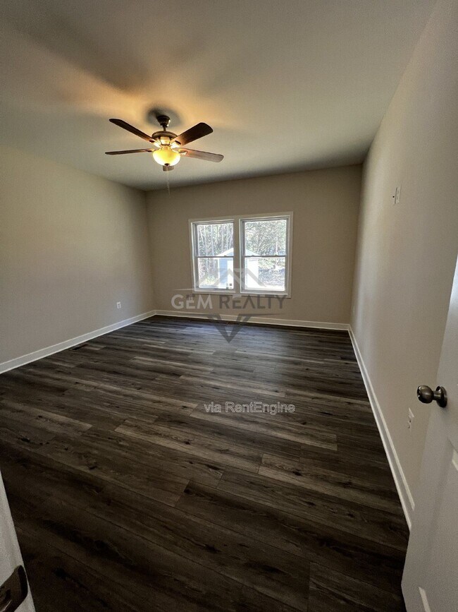 Building Photo - 38 Meadow View Ln