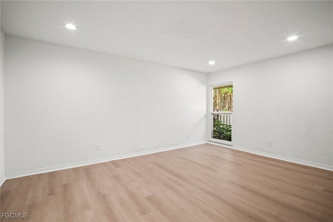 Building Photo - 4293 Island Cir