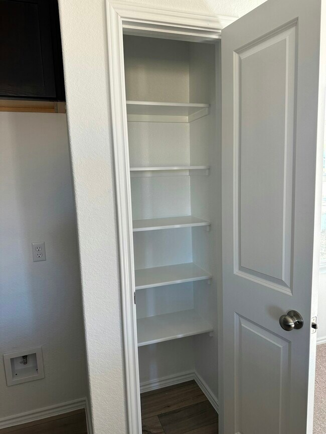 Building Photo - 280 Amber Gln