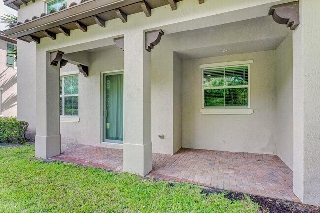 Building Photo - 122 Diamante Way