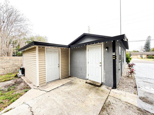 Building Photo - 2882 S Sanford Ave