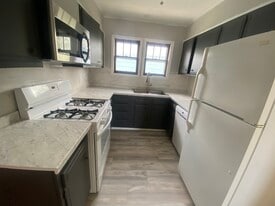 Building Photo - 97 Helen St