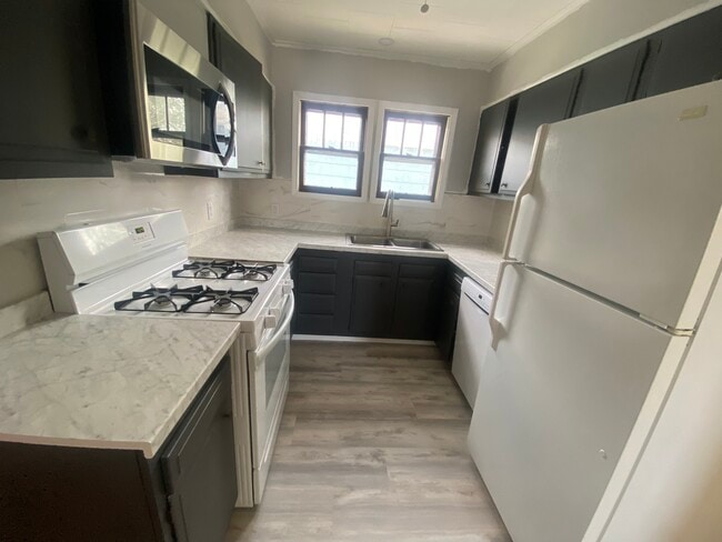 Building Photo - 97 Helen St