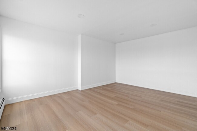 Building Photo - 14 Ford Rd