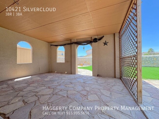 Building Photo - 10421 Silvercloud-