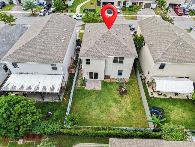 Building Photo - 525 NE 6th Pl