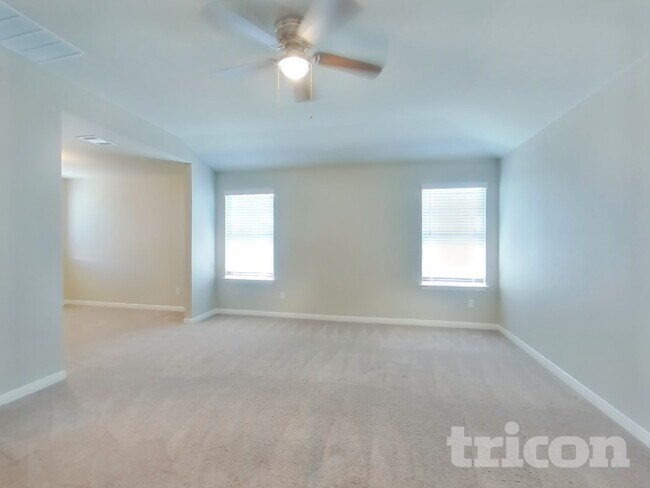 Building Photo - 13551 Paxton Blvd