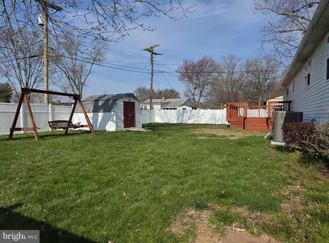 Building Photo - 28 Briar Ln