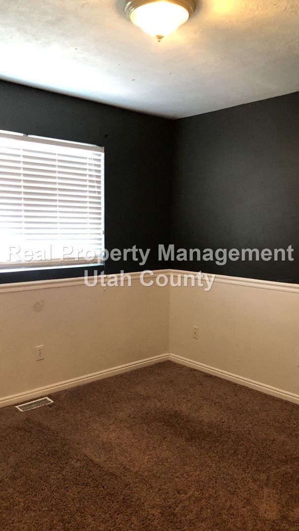 Building Photo - 433 W 200 S