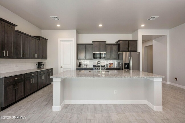 Building Photo - 3865 Jericho St