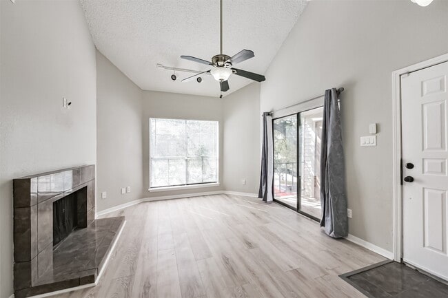 Building Photo - 10122 Waterstone Dr