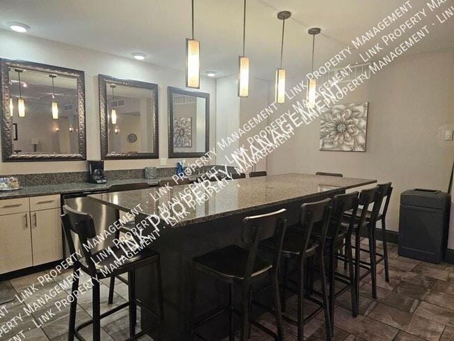 Building Photo - 1131 Stringers Ridge Rd