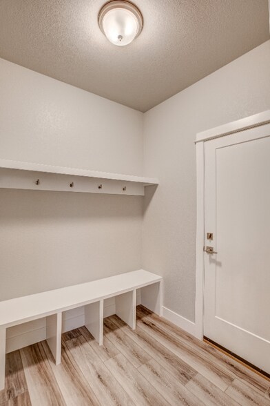 Building Photo - 819 Cherokee Dr