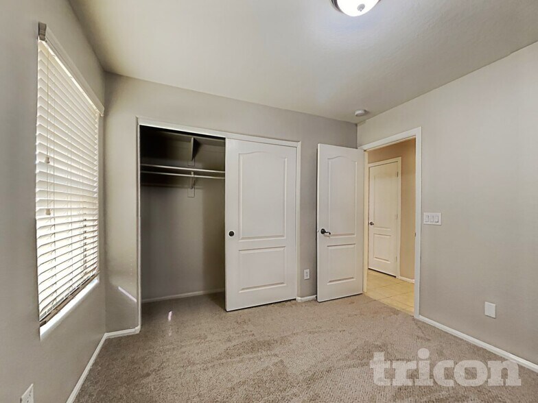 Building Photo - 39964 W Sanders Way