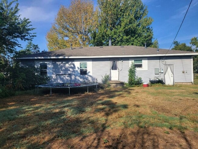 Building Photo - Picture-Perfect Living in the Heart of Bro...