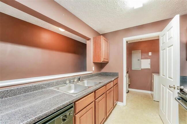 Building Photo - 12201 Fairington Ridge Cir