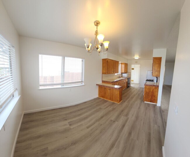 Building Photo - 550 Piney Way