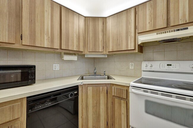 Building Photo - 237 Pine HOV Cir