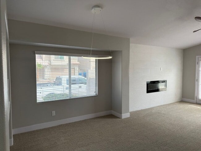 Building Photo - STUNNING 3BD/2BA SINGLE STORY BEAUTY IN THE HEART OF THE SOUTHWEST!!  **GORGEOUSLY REMODELED!! **...