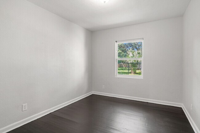 Building Photo - 207 Tonawanda Dr