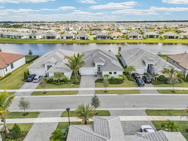 Building Photo - 5320 St Armands Way