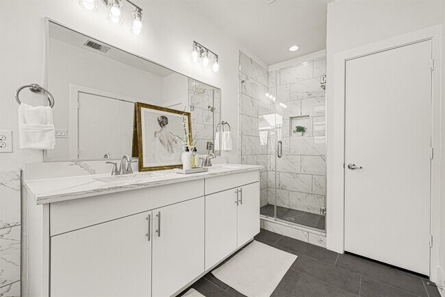 Building Photo - 3313 Baer St