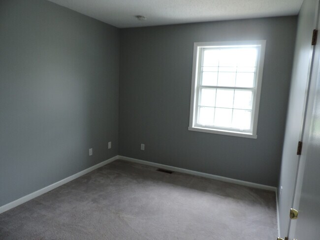 Building Photo - A Spacious 3 Bedroom Home in a Great Locat...