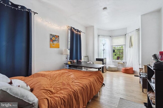 Building Photo - 3215 Hamilton St