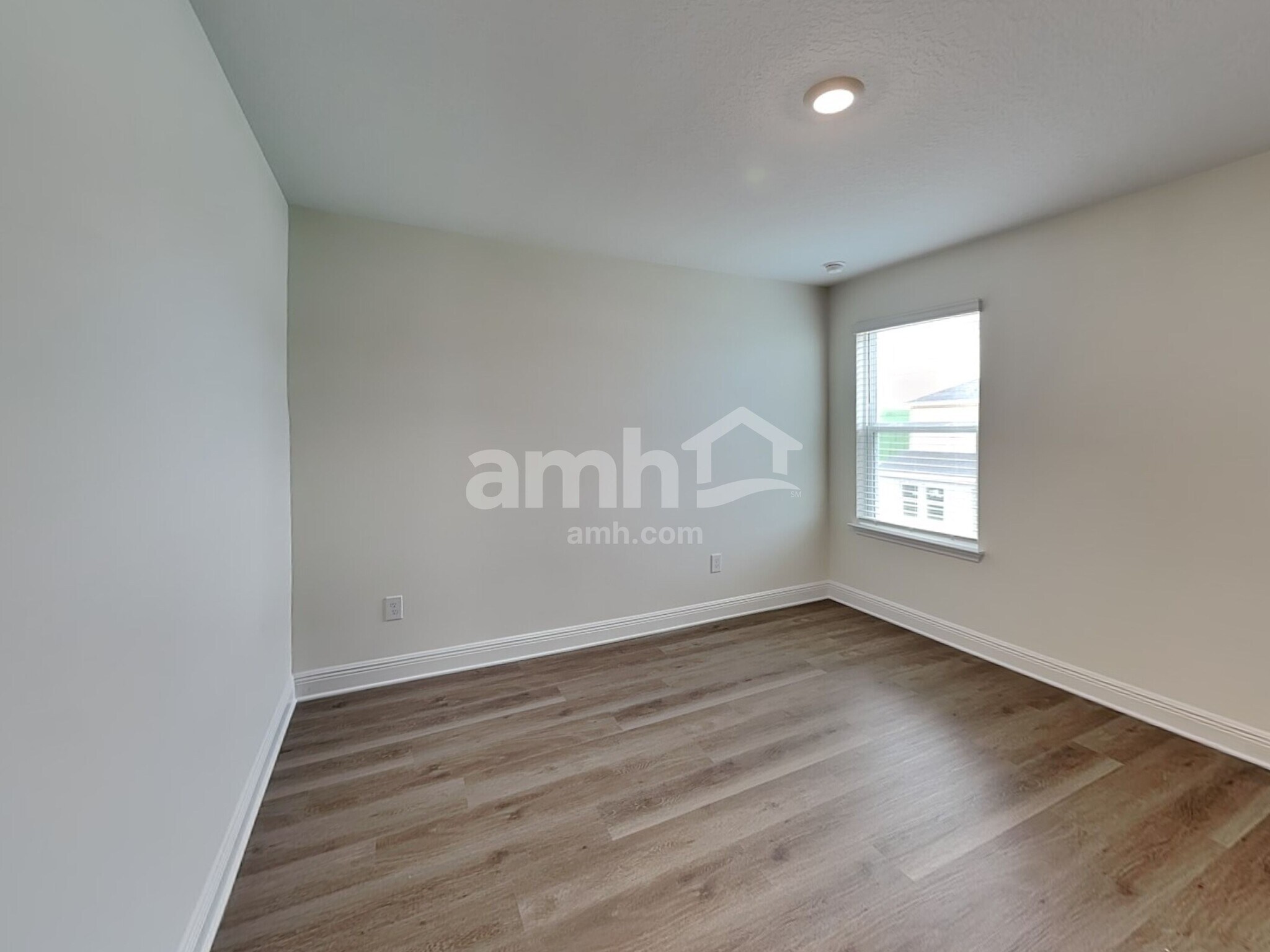 Building Photo - 5950 Pinewood Ests Dr