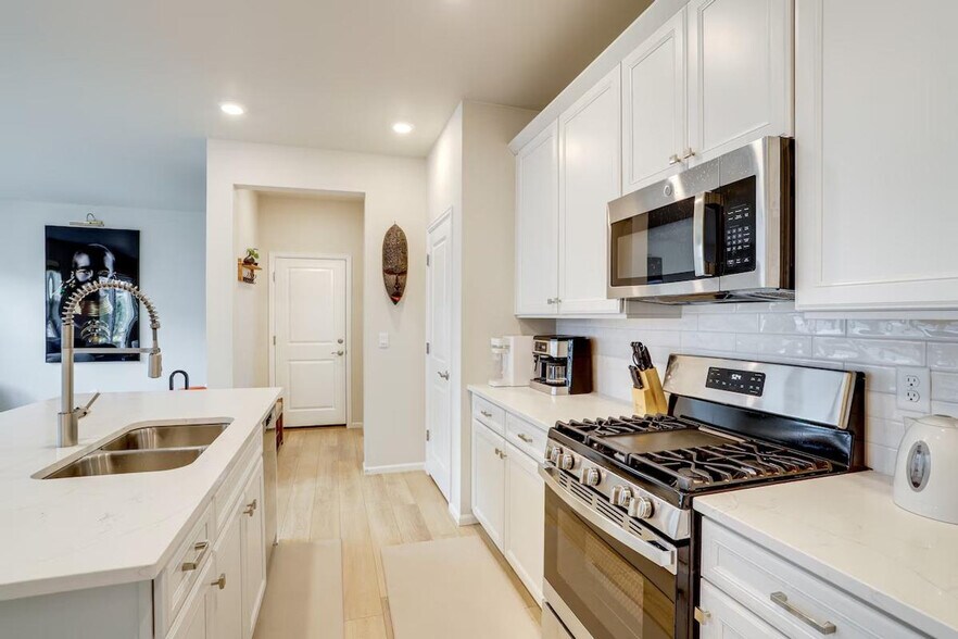 Building Photo - 6026 N Orleans St