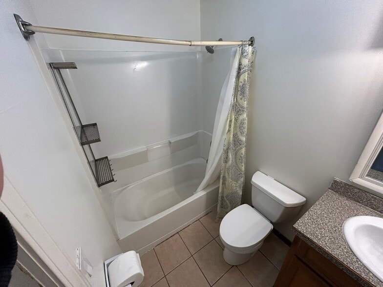 Building Photo - 1882 Paul Dr