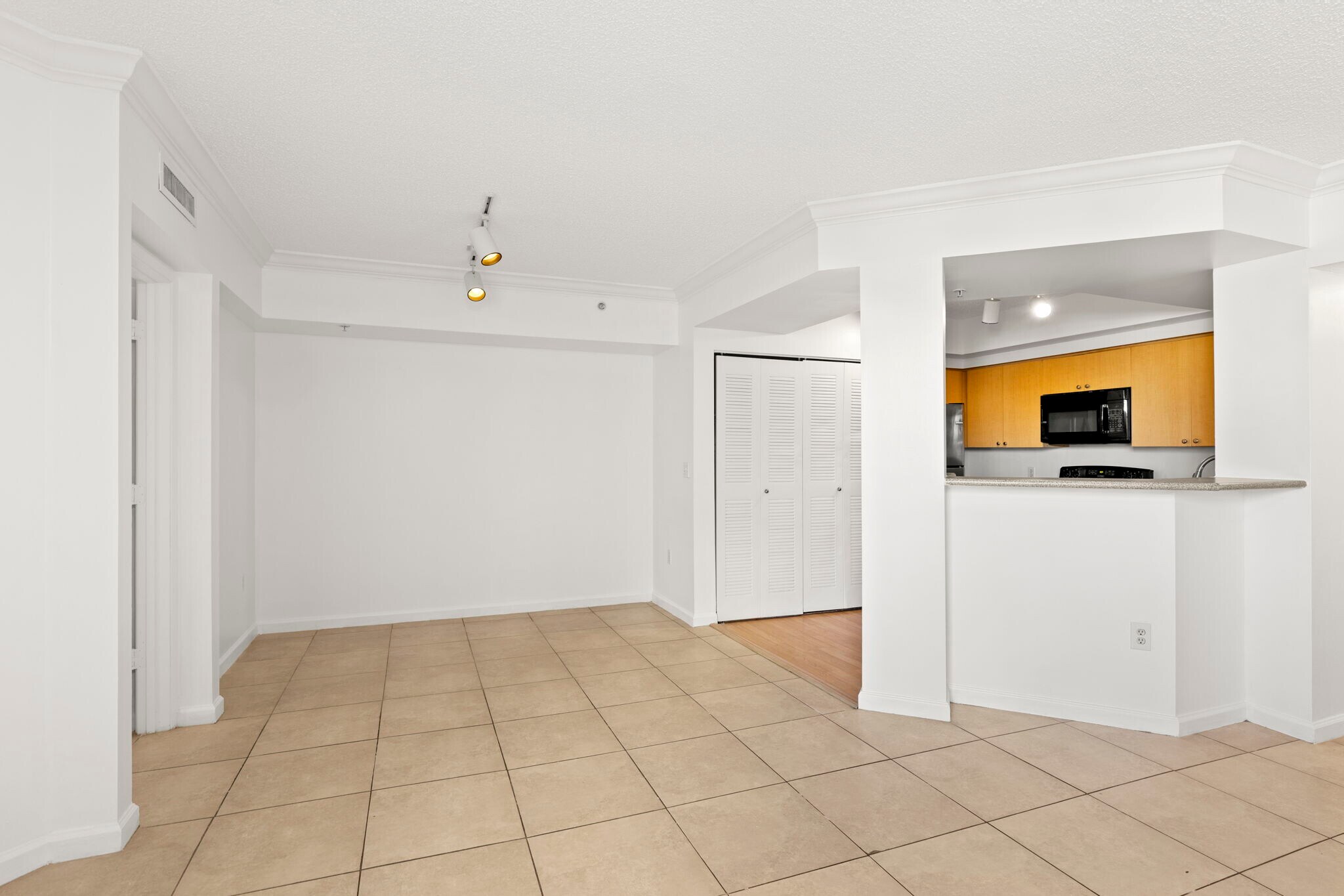 Building Photo - 1919 Van Buren St