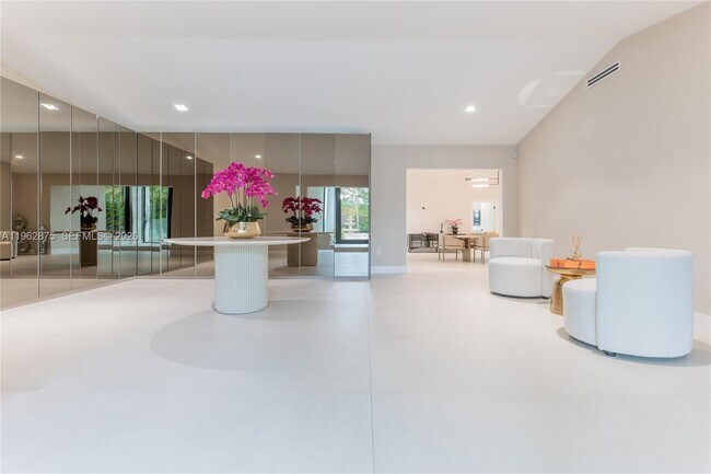 Building Photo - 7300 SW 77th Ave