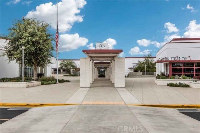 Building Photo - 783 Benchmark