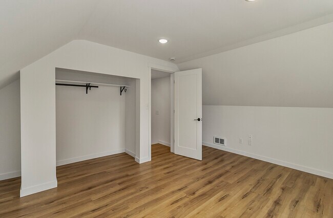 Building Photo - 816 S Sullivan St