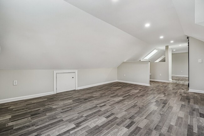 Building Photo - 68 Valley Rd