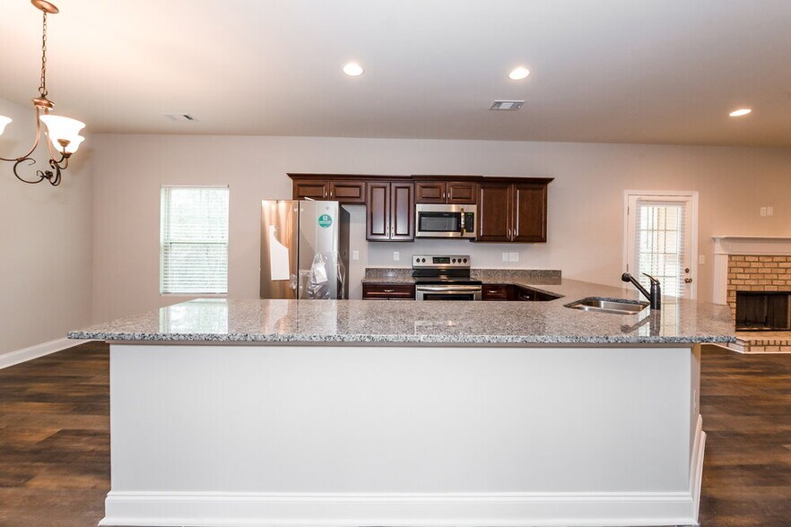 Building Photo - 1157 Pebble Ridge Dr