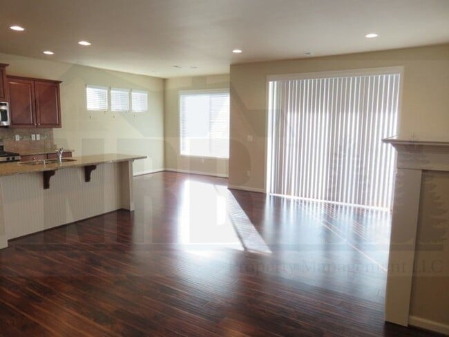 Building Photo - Gorgeous 4 Bedroom home located in Puyallup!