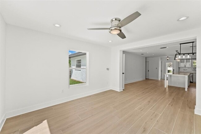 Building Photo - 4714 W Oakellar Ave