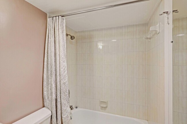 Building Photo - 1820 New Palm Way