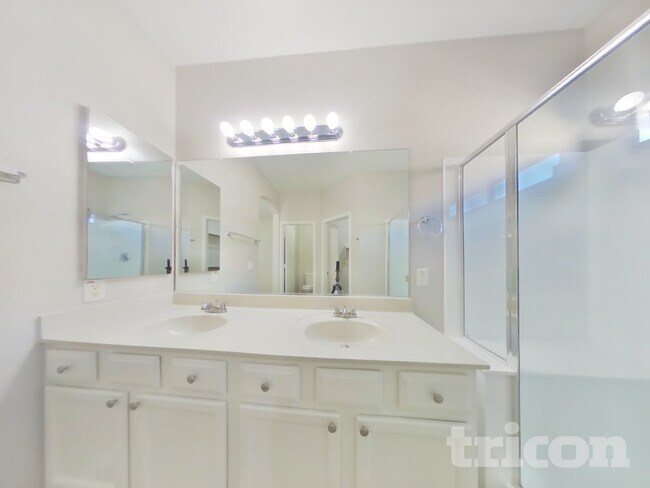 Building Photo - 16823 W Cottonwood St