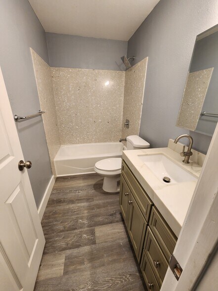 Building Photo - 8642 Acapulco Way