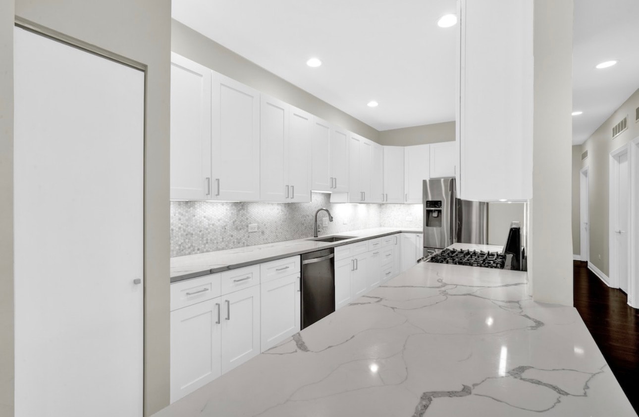 Building Photo - 550 W Fulton St