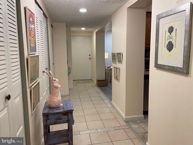 Building Photo - 6 Longstream Ct