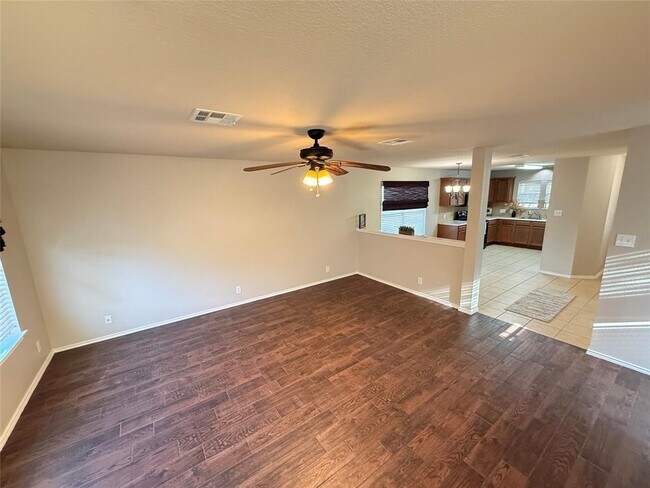 Building Photo - 520 Rolling Oak Dr