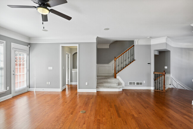 Building Photo - Beautiful townhouse in Westbury at Vinings...