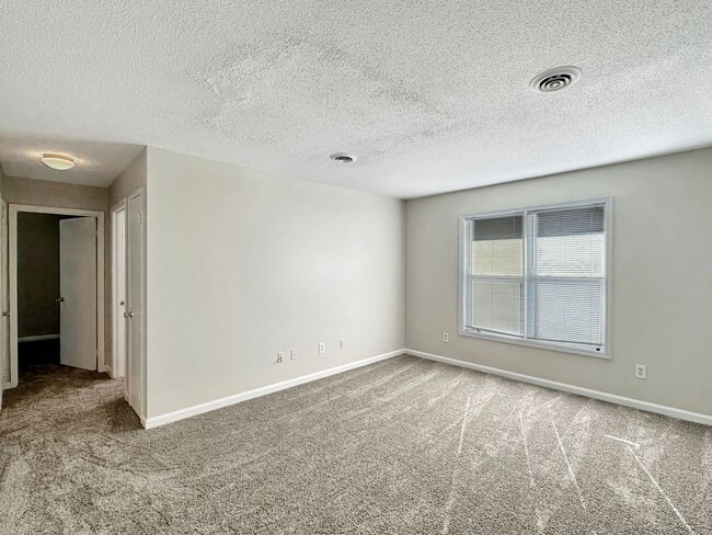 Building Photo - Charming, 2 bedroom apartment for rent!