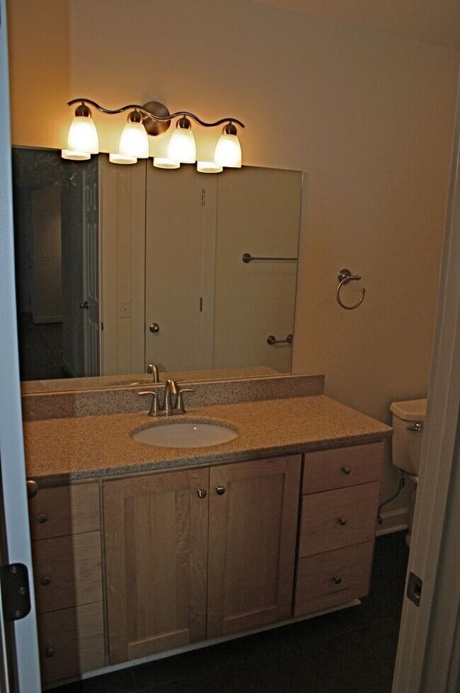 Building Photo - 246 White Bridge Rd