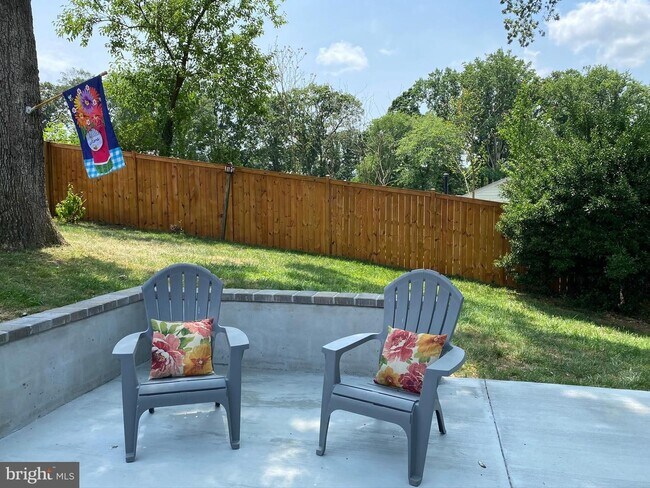 Building Photo - Show stopper