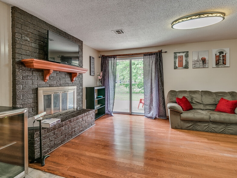 Building Photo - 1548 Bradley Pl